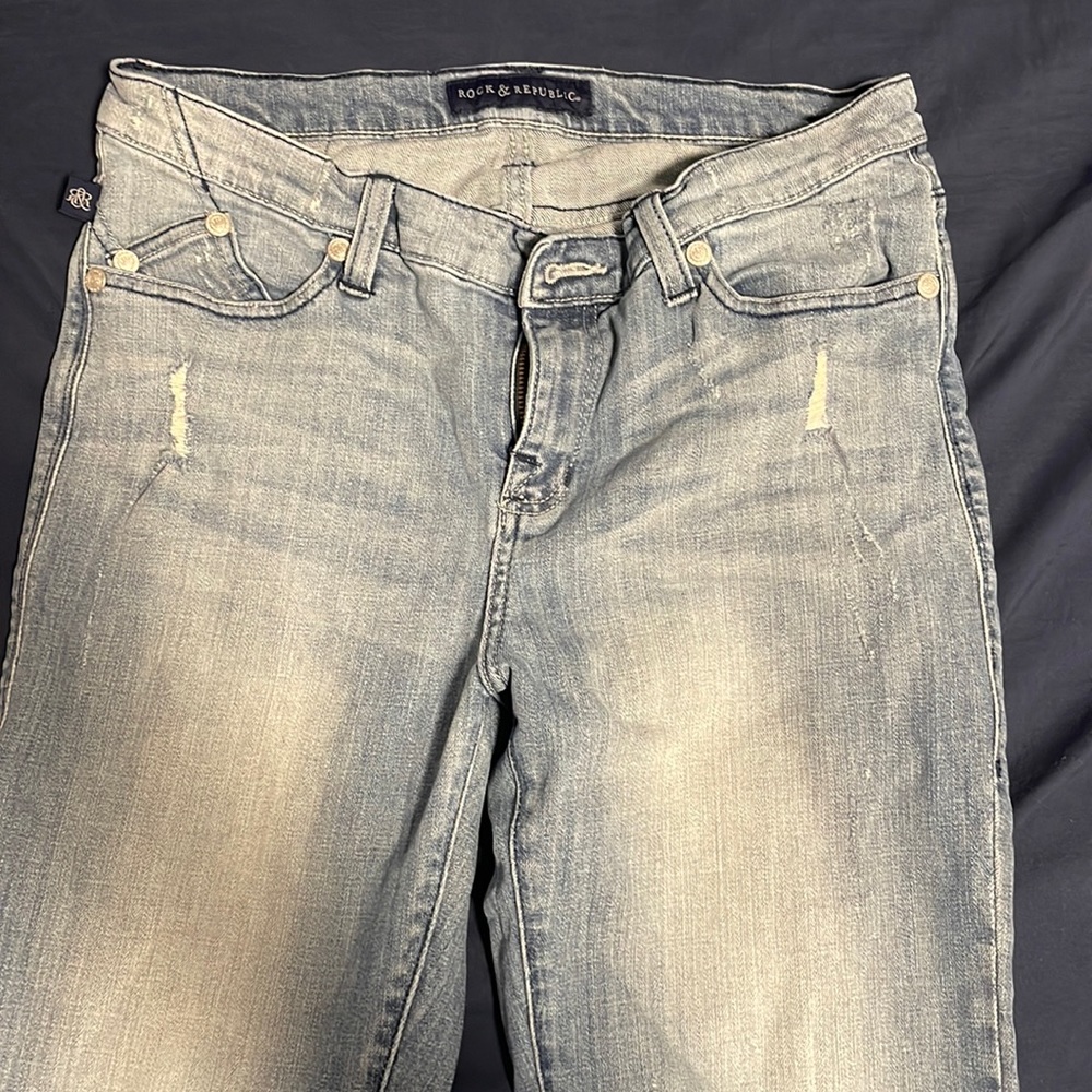 Light coloured jeans with rhinestone embellished back pockets